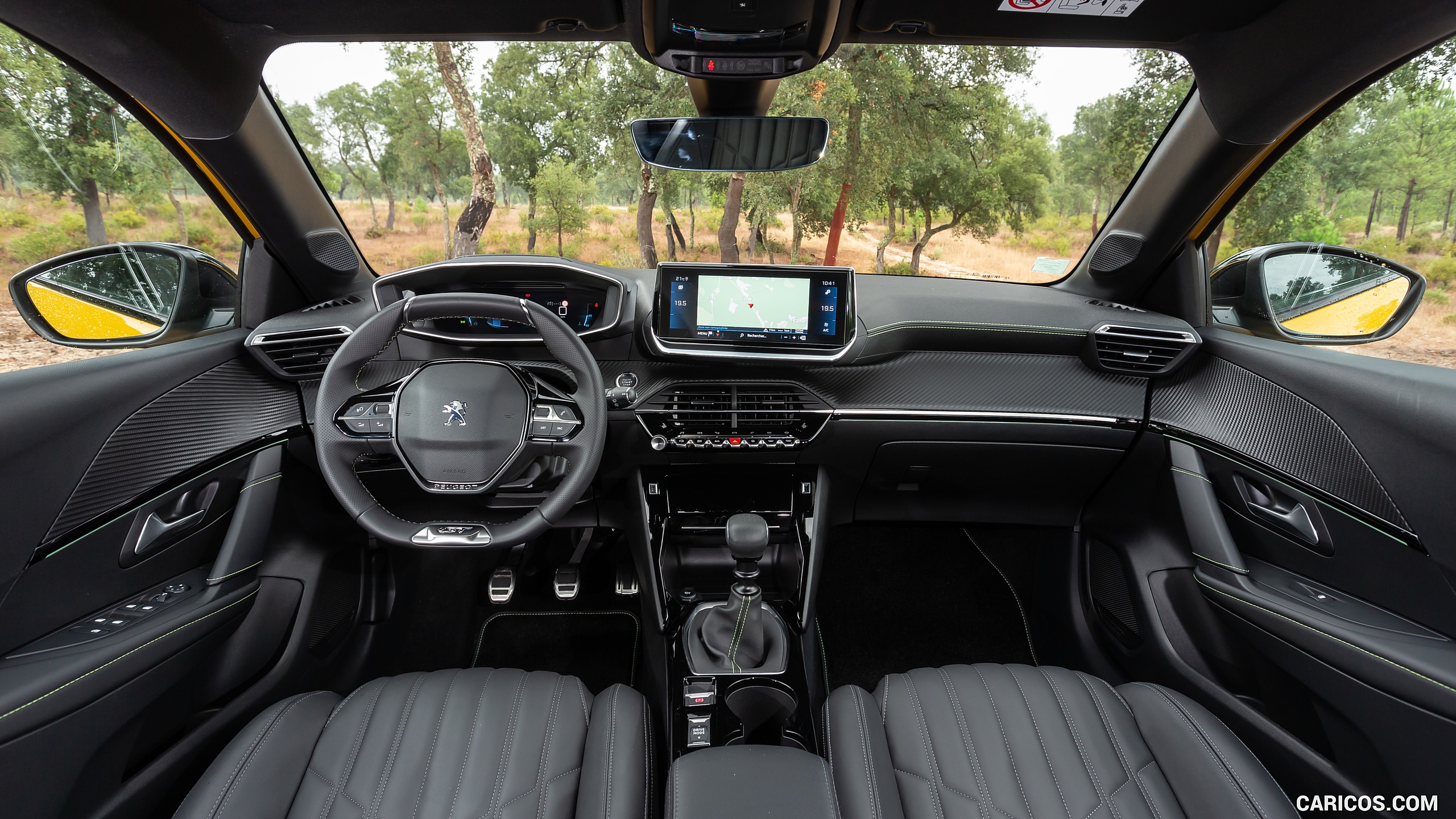 Peugeot 208 - view 3