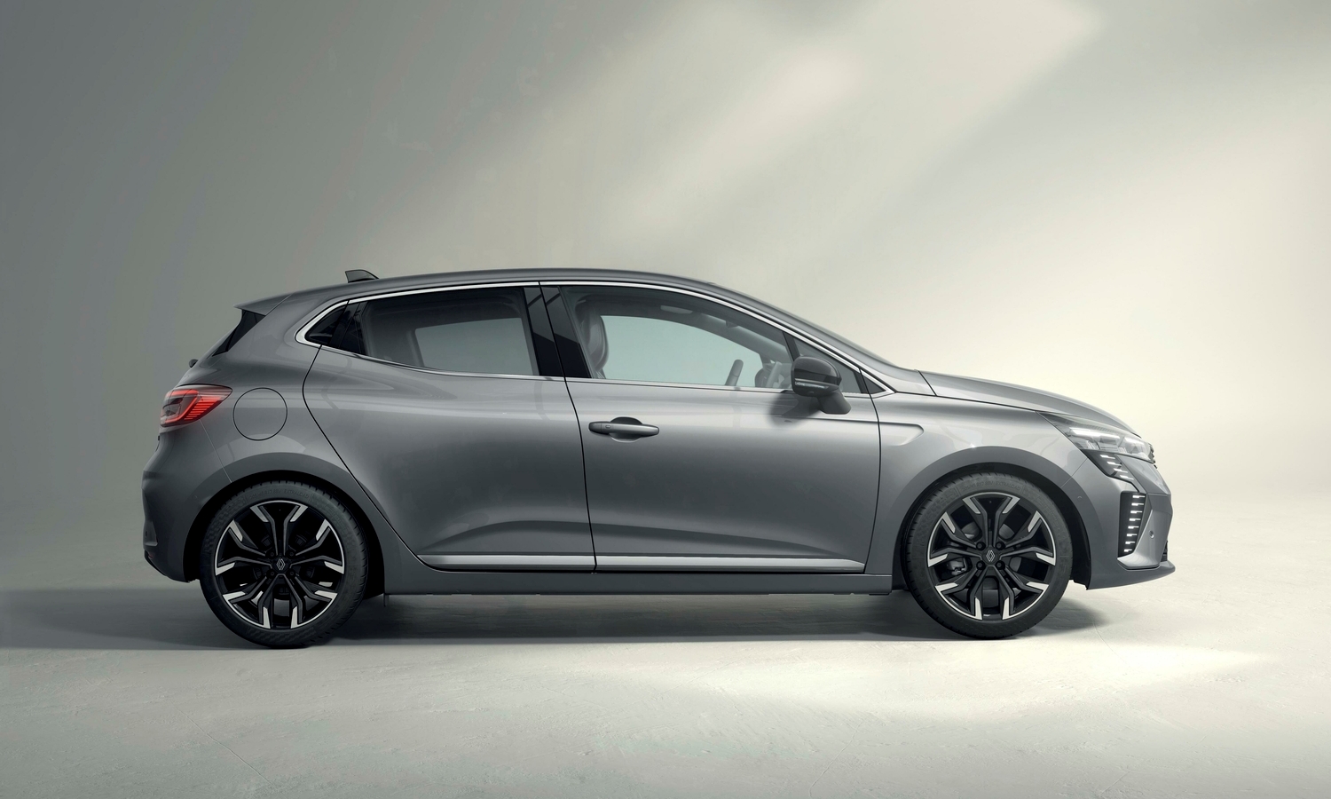 Renault Clio - view 2